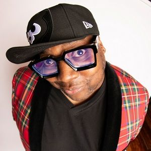 Meet your Posher, Gregory